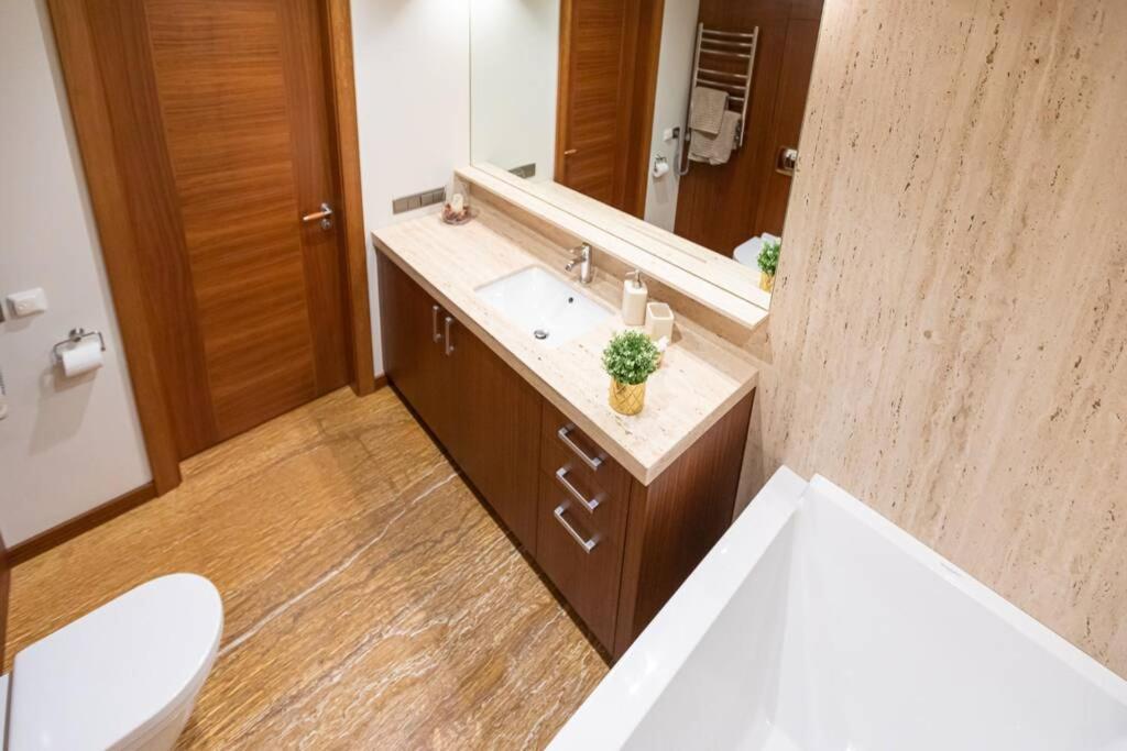 Cozy River-Side Apartment Right In ريغا المظهر الخارجي الصورة