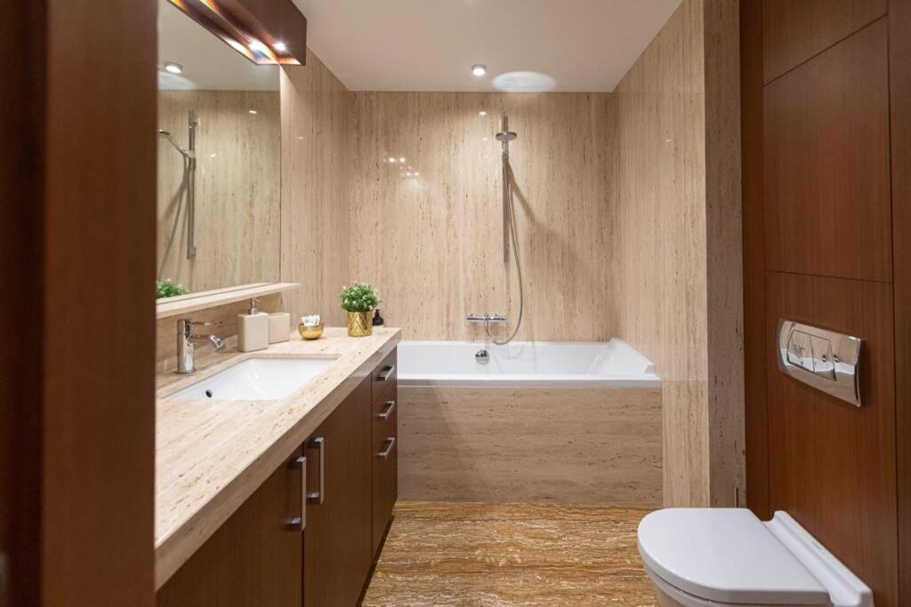 Cozy River-Side Apartment Right In ريغا المظهر الخارجي الصورة